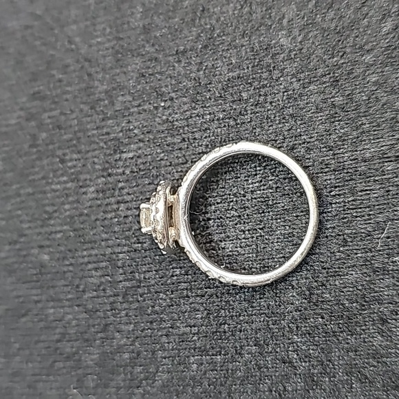 14KT WHITE GOLD DOUBLE HALO DIAMOND RING - Picture 9 of 16